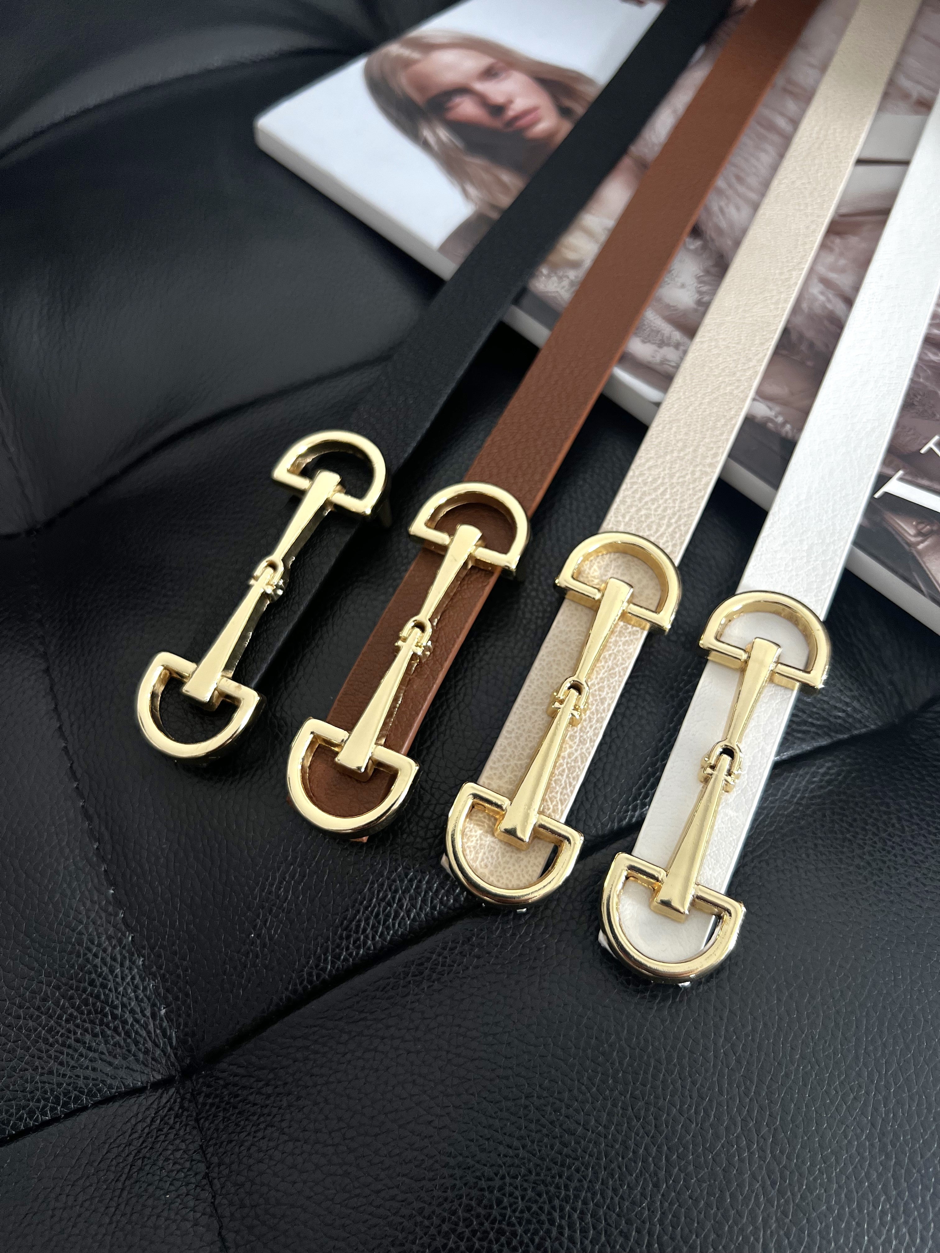 cinturon marrón estilo gucci